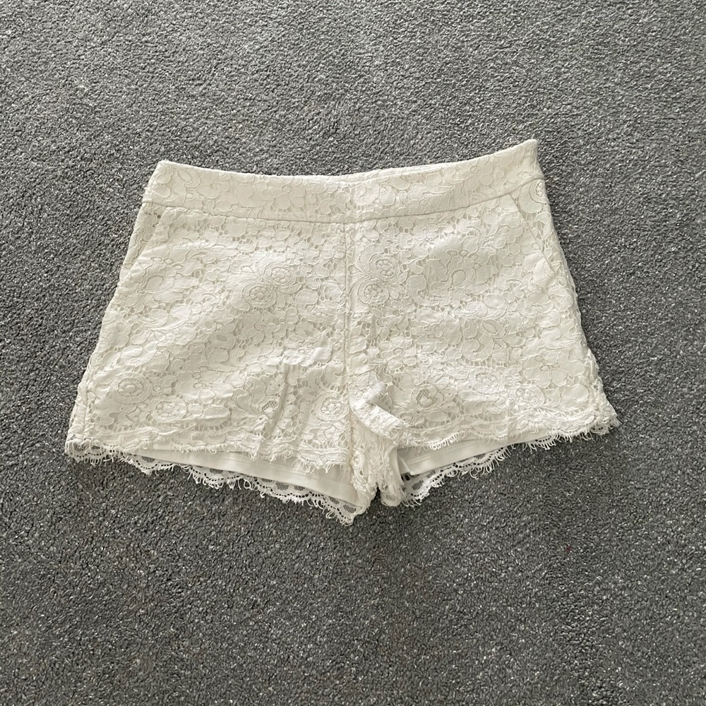 Express Cream Lace shorts